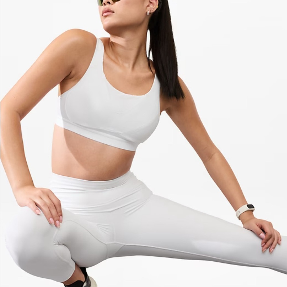 Athleta Invincible Sports Bra in Bright White
Size 36C
